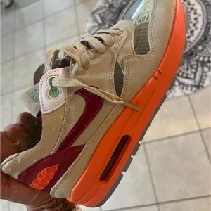 Nike Air Max - only worn once a couple hours